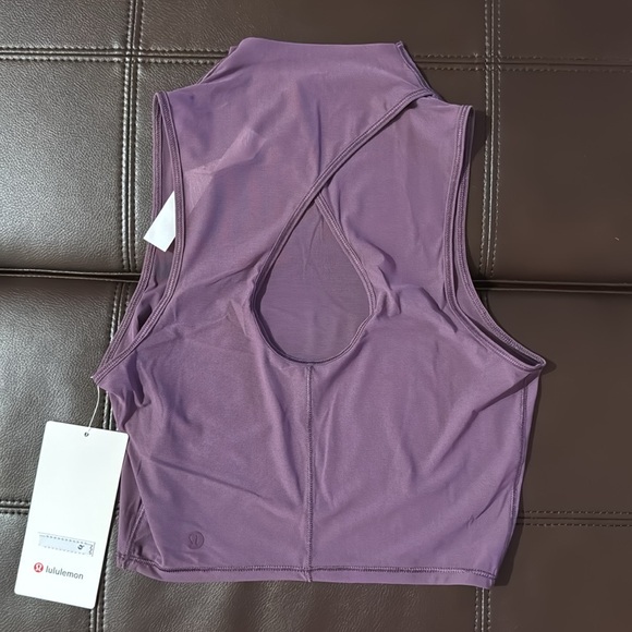 Keyhole Mesh Tank - Picture 8 of 10